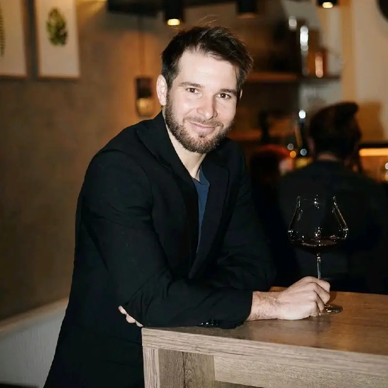 profile-dominik